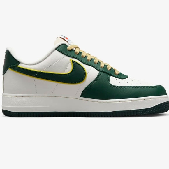 NIKE AIR FORCE 1 '07 LV8 LOW 💚NOBEL GREEN💚PURE CLASSICLOOK - Picture 4 of 9
